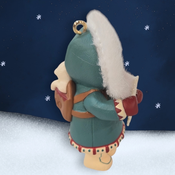 NWOT Vintage 2000 Hallmark Keepsake Christmas Ornament Bringing Her Gift Eskimo - Picture 3 of 8